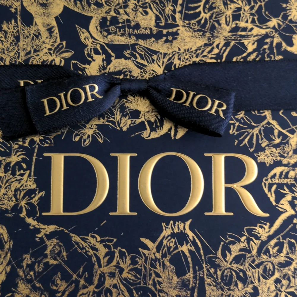 Dior Box + Ribbon - Picture 3 of 6